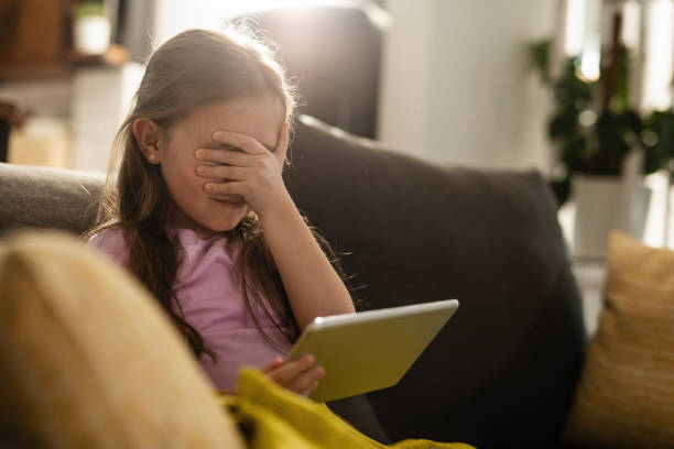 Online kwetsbaarheid van jonge kinderen: het invullen van een valse leeftijd