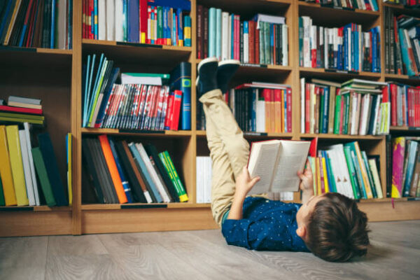 Booktok is ook dit schooljaar populair. Leerlingen krijgen allerlei tips over boeken online. Dit stimuleert het lezen