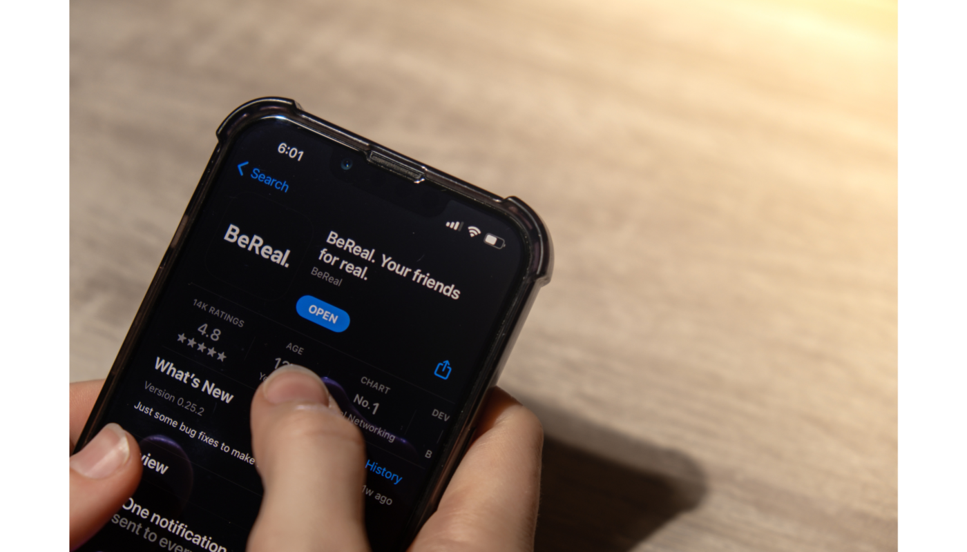 De app BeReal is te zien op een telefoonscherm