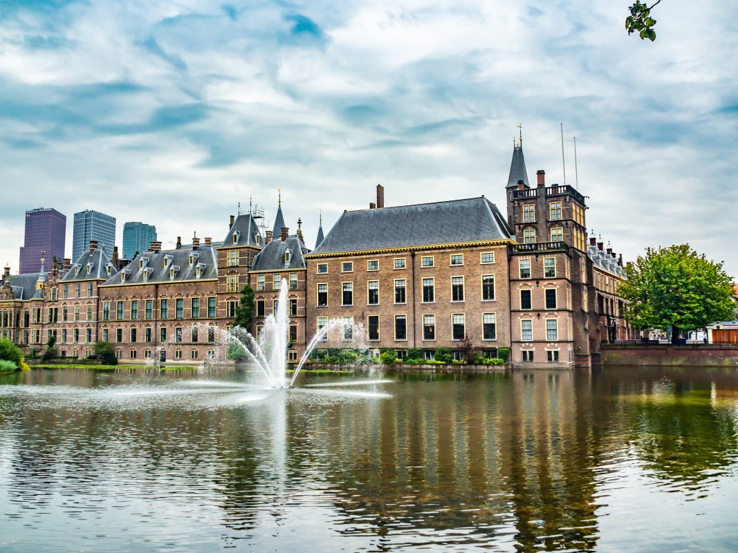 Binnenhof in Den Haag waar de aangescherpte regels voor familievloggers zijn vastgesteld