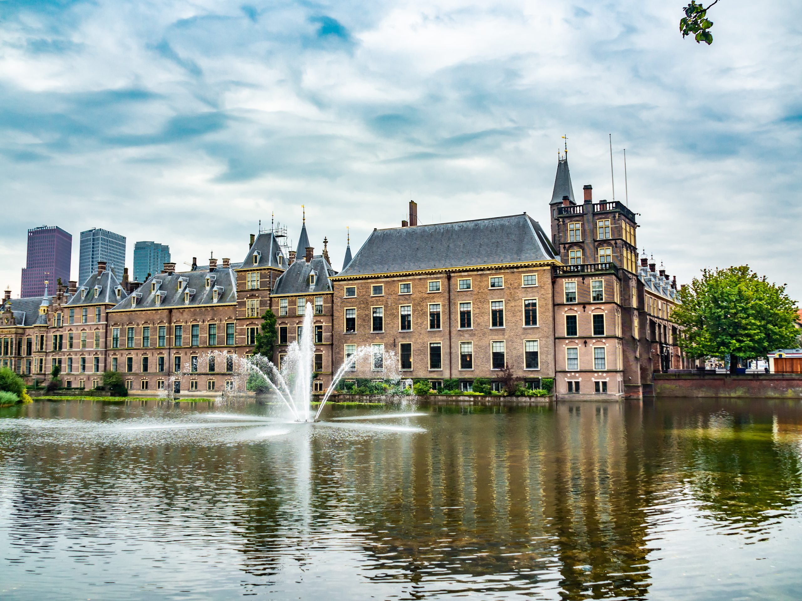Binnenhof in Den Haag waar de aangescherpte regels voor familievloggers zijn vastgesteld