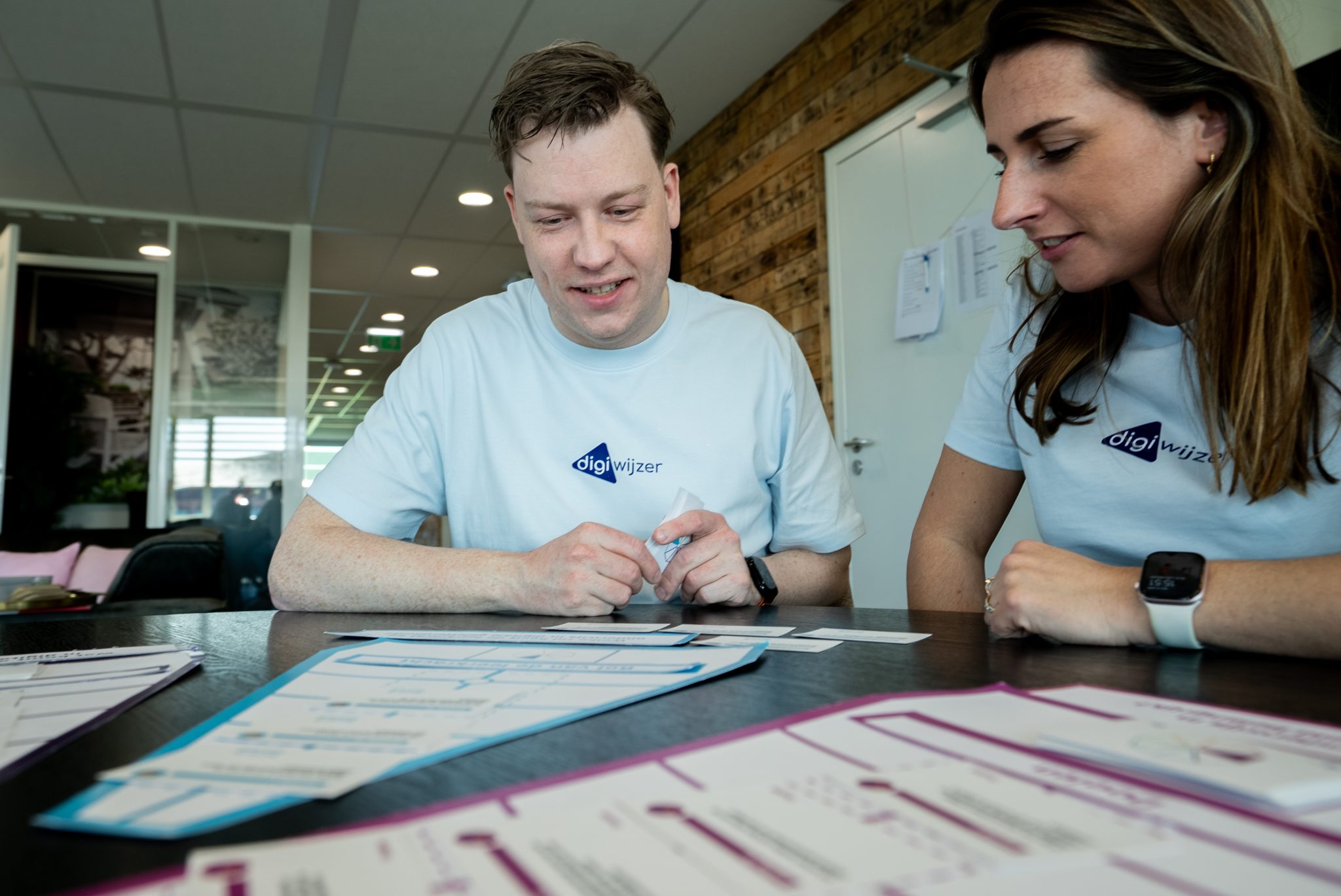 Digiwijzer-medewerkers werken aan de implementatie van digitale geletterdheid in het voortgezet onderwijs